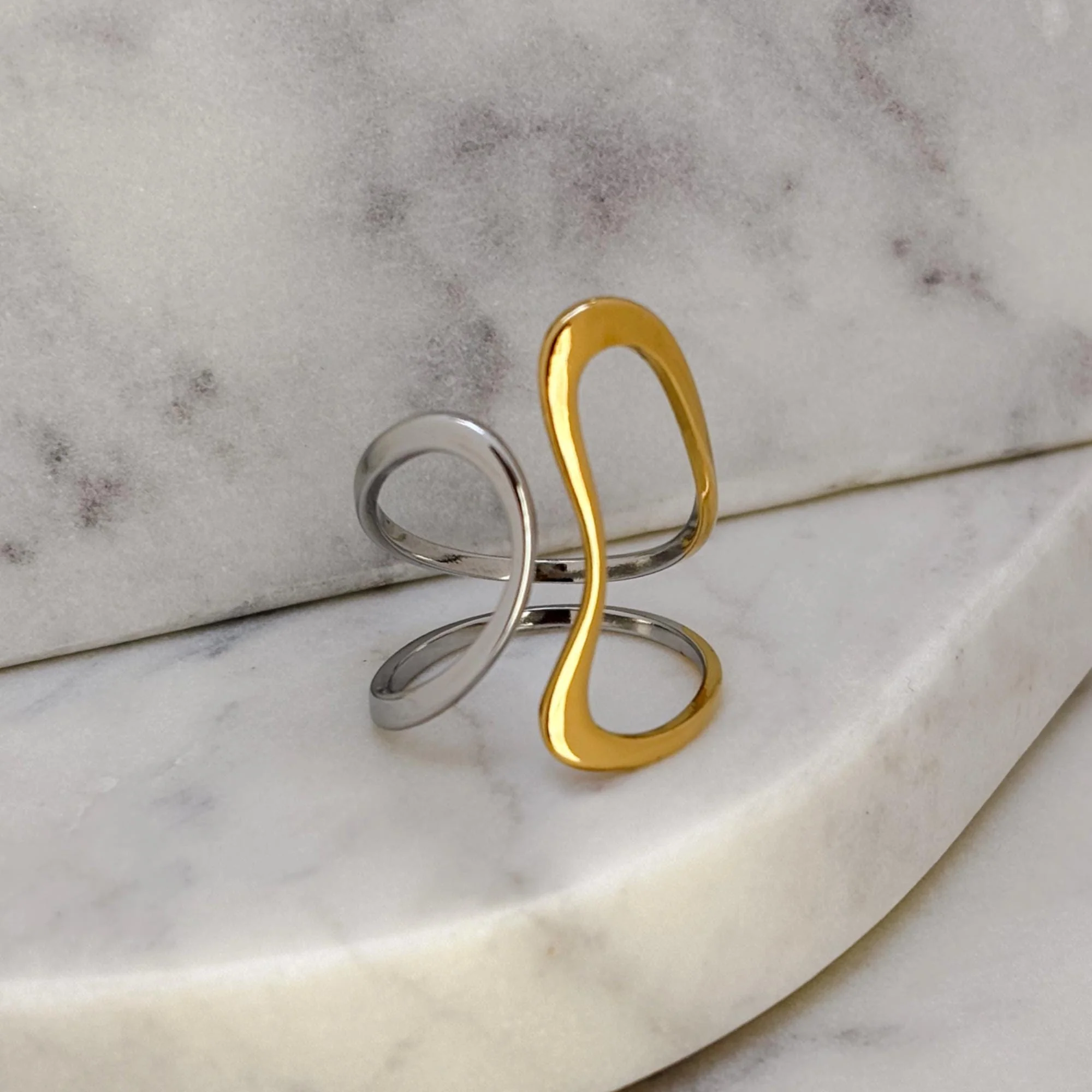 Two Tone Wavy Ring - Image 4